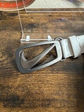 Vintage Nike Golf Grip Tech White Genuine Leather Belt with Large Swoosh Buckle